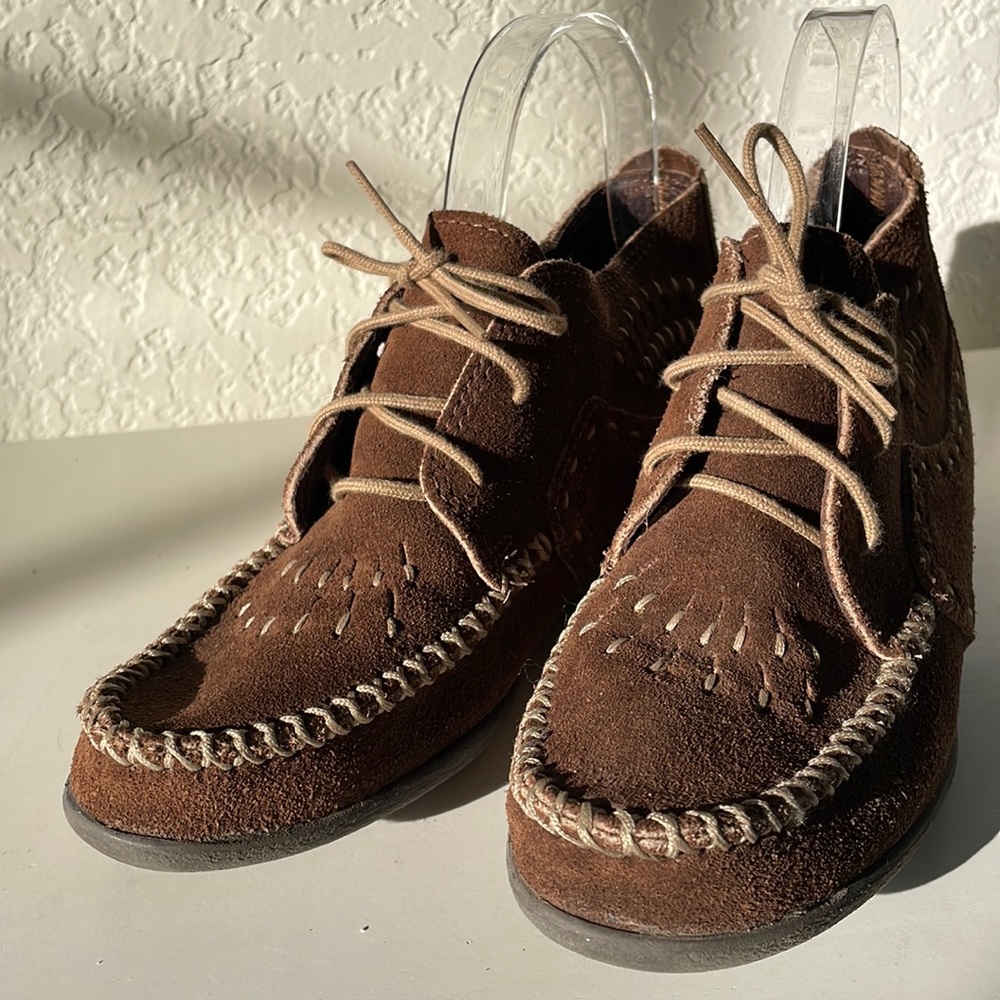 Minnetonka Brown‎ Suede Moccasins. Size 7